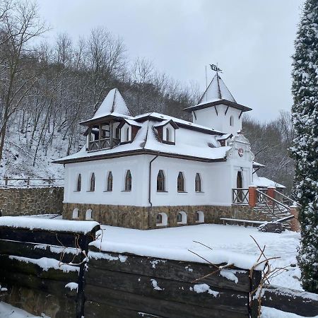 Готельний комплекс Трапезна Суботів Екстер'єр фото