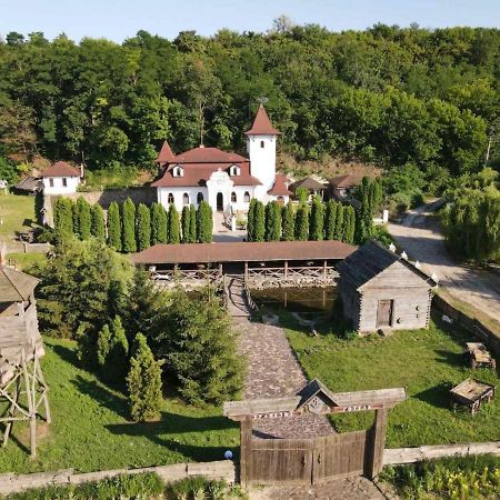 Готельний комплекс Трапезна Суботів Екстер'єр фото