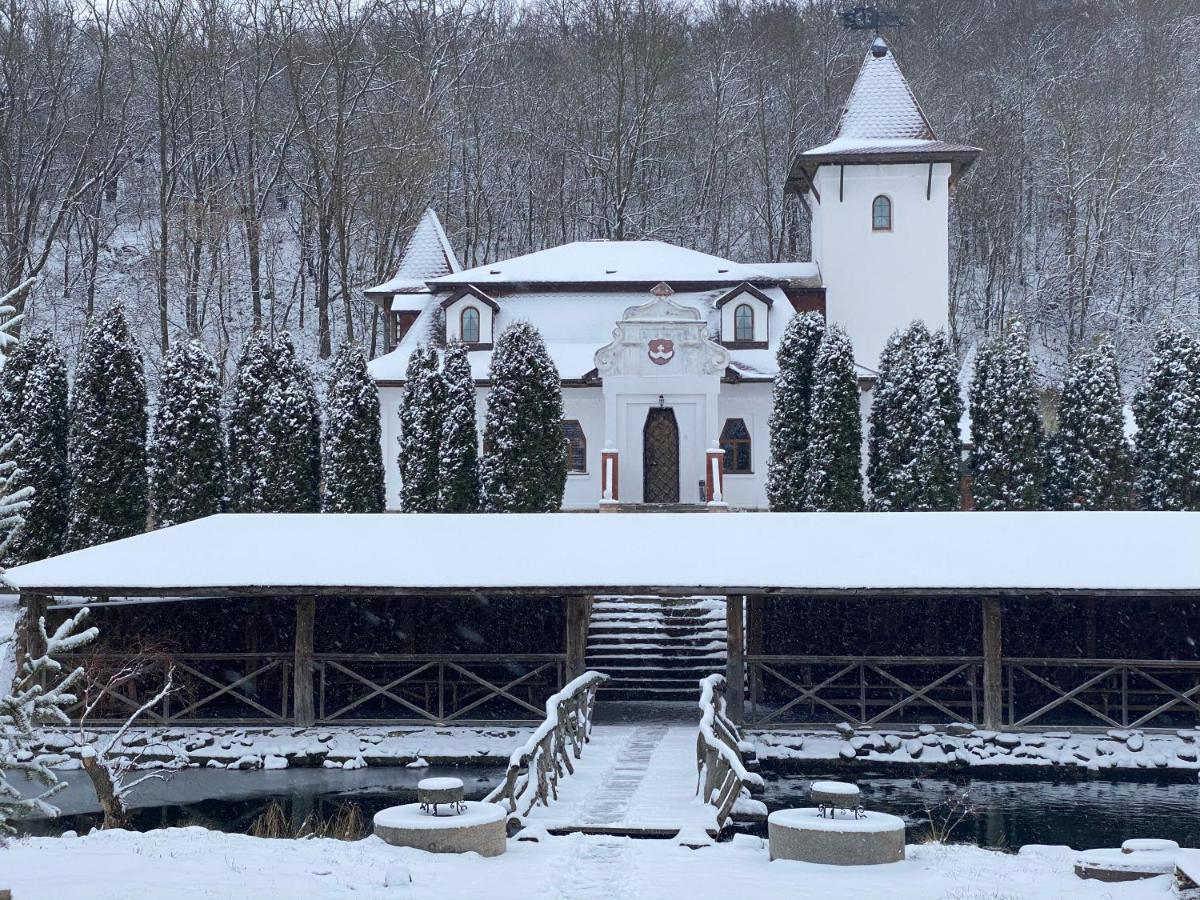 Готельний комплекс Трапезна Суботів Екстер'єр фото