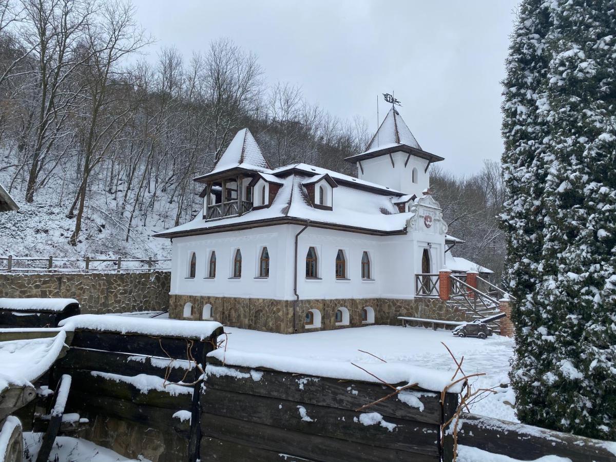 Готельний комплекс Трапезна Суботів Екстер'єр фото