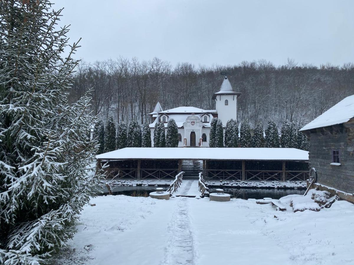 Готельний комплекс Трапезна Суботів Екстер'єр фото