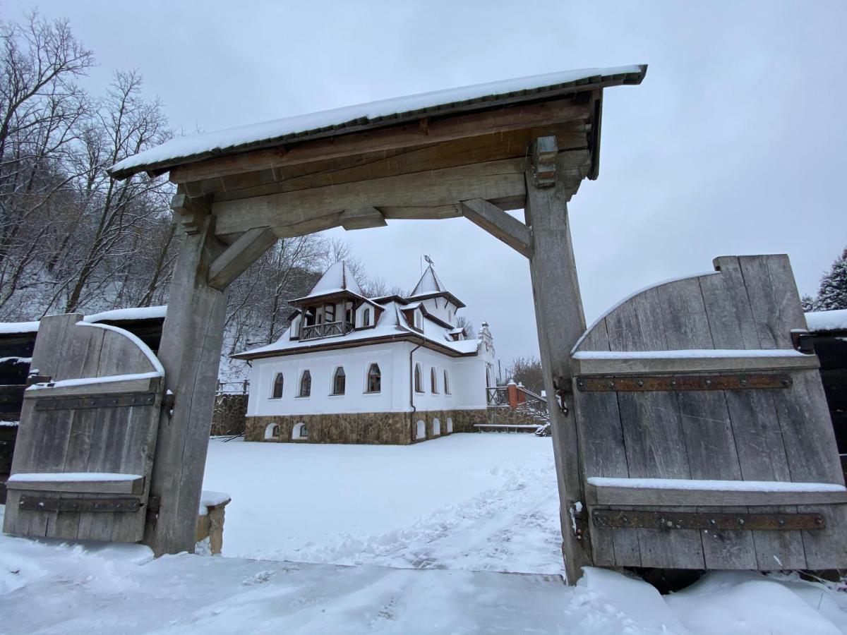 Готельний комплекс Трапезна Суботів Екстер'єр фото