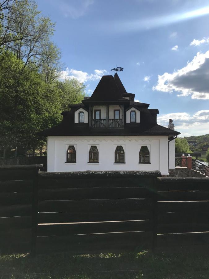 Готельний комплекс Трапезна Суботів Екстер'єр фото