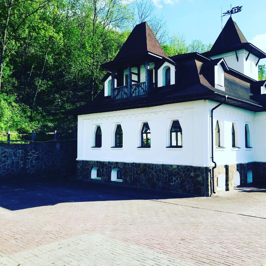 Готельний комплекс Трапезна Суботів Екстер'єр фото