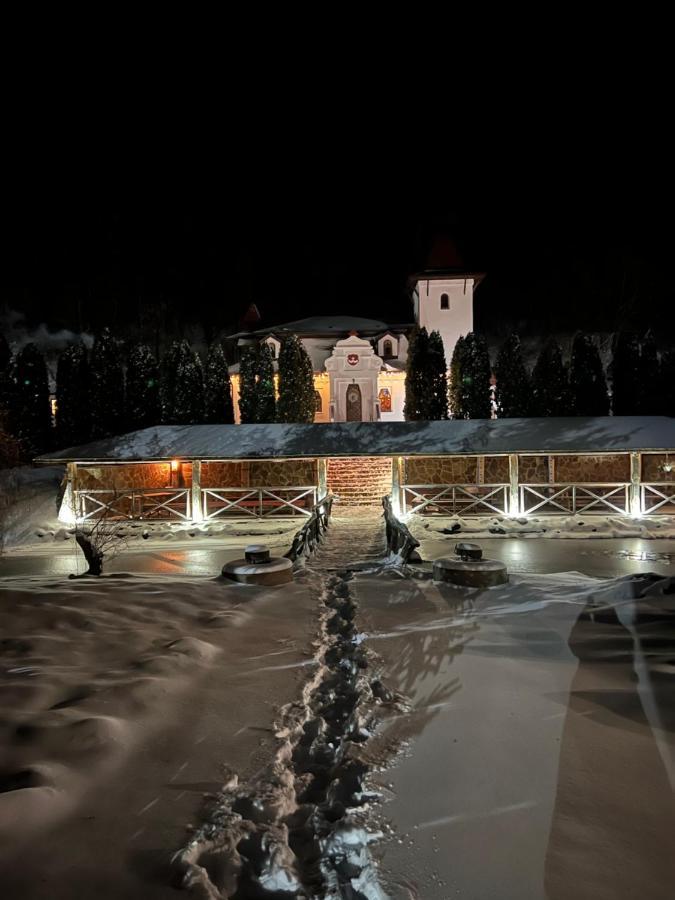Готельний комплекс Трапезна Суботів Екстер'єр фото